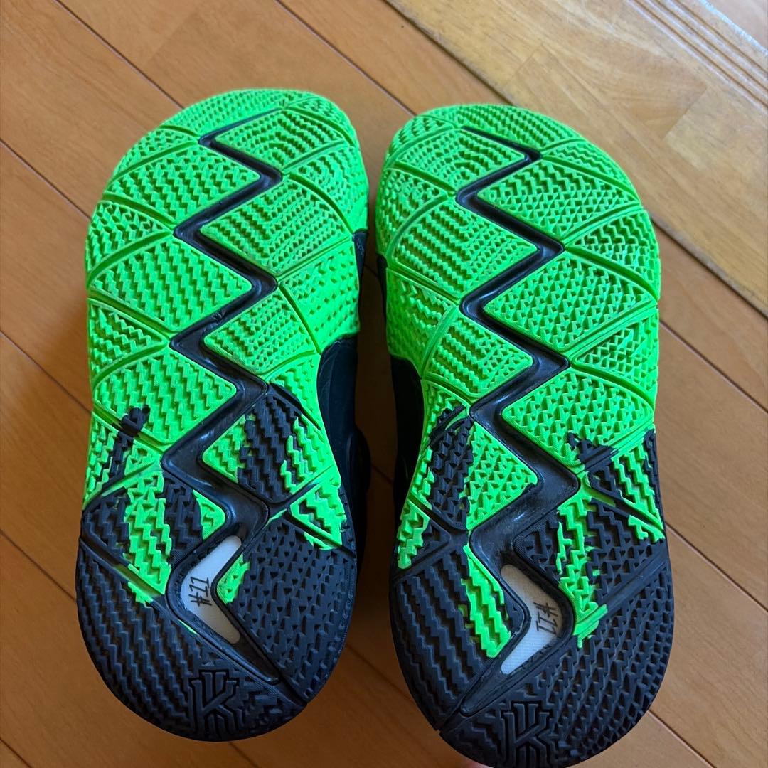 Nike Kyrie 4 EPブラック/グリーン バスケットボールシューズ