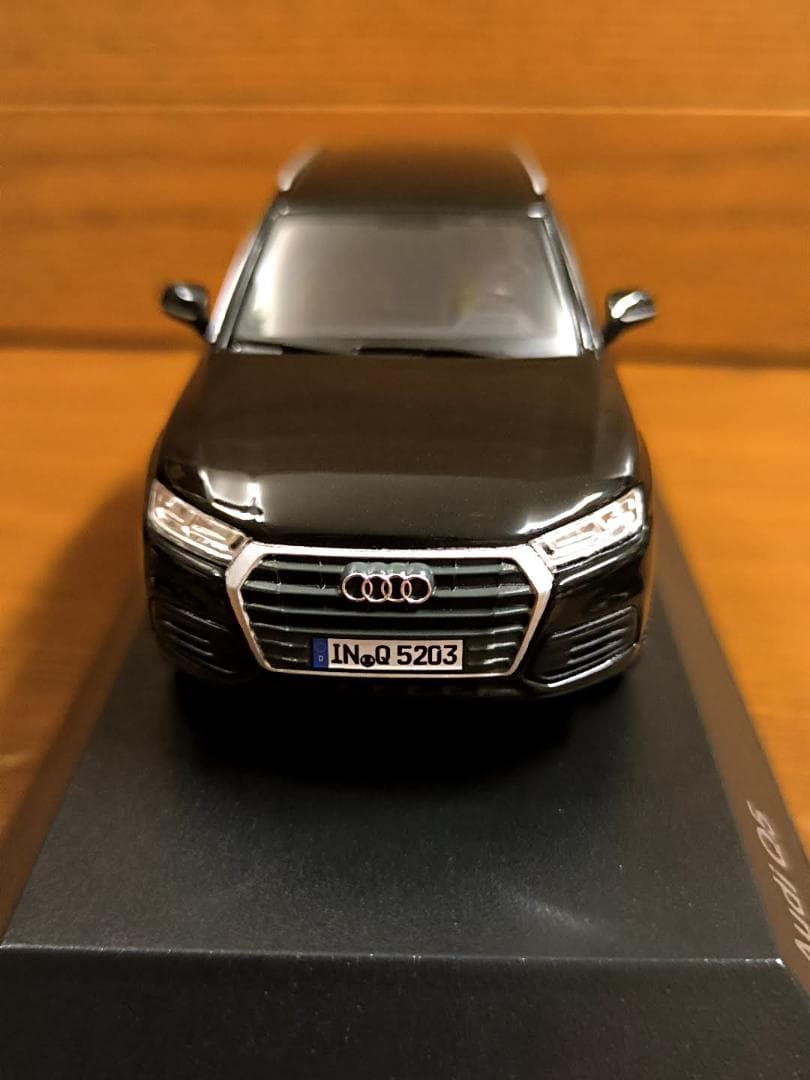 アウディ特注 Audi collection 1/43 Audi Q5ミニカー