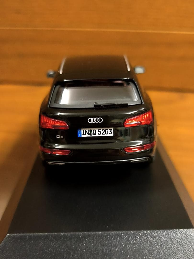 アウディ特注 Audi collection 1/43 Audi Q5ミニカー