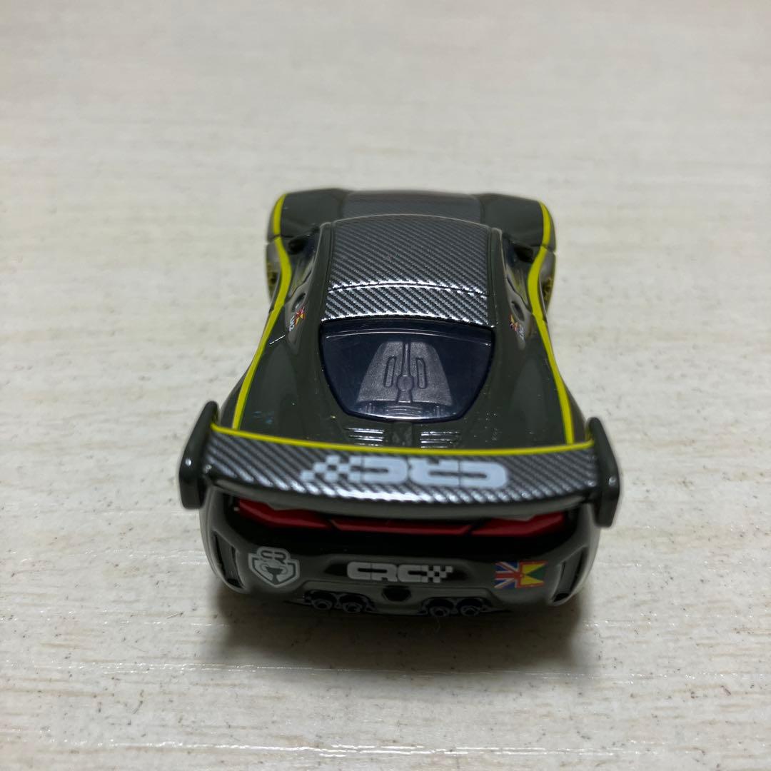 カーズ　トミカ　ルイス・ハミルトン　カーボンレーサータイプ