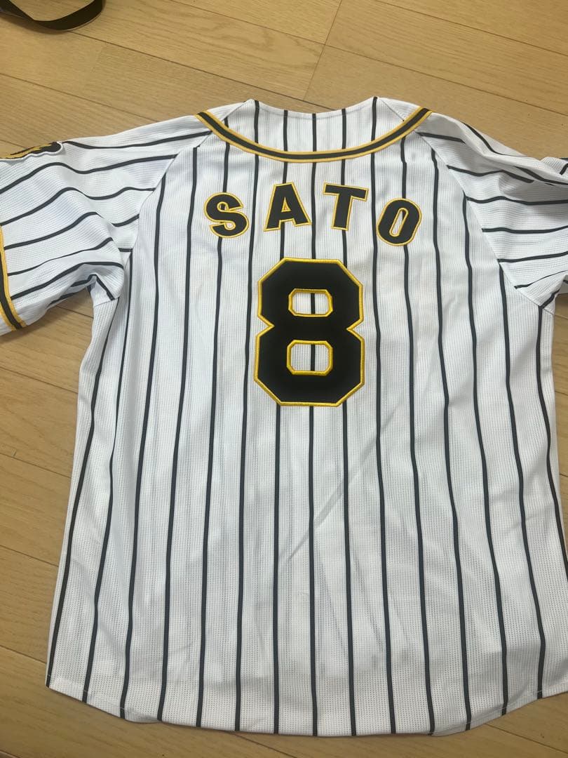 Tigers ユニフォーム 背番号8 佐藤輝明
